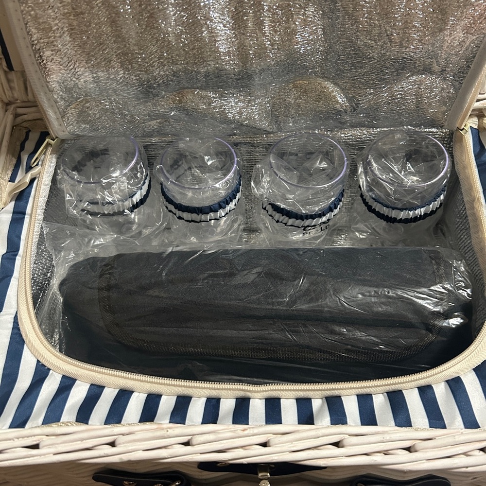 4 Person White Wicker Picnic Basket Set Insulated Cooler Navy Blue Straps - Picture 6 of 7